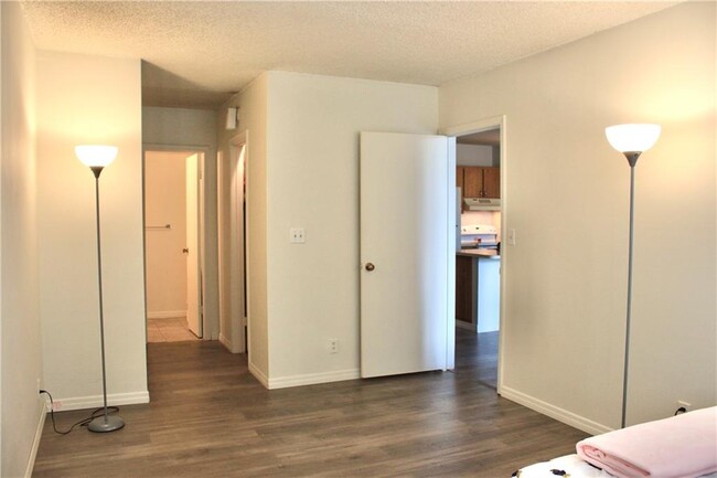 Building Photo - 2501 Riverside Dr