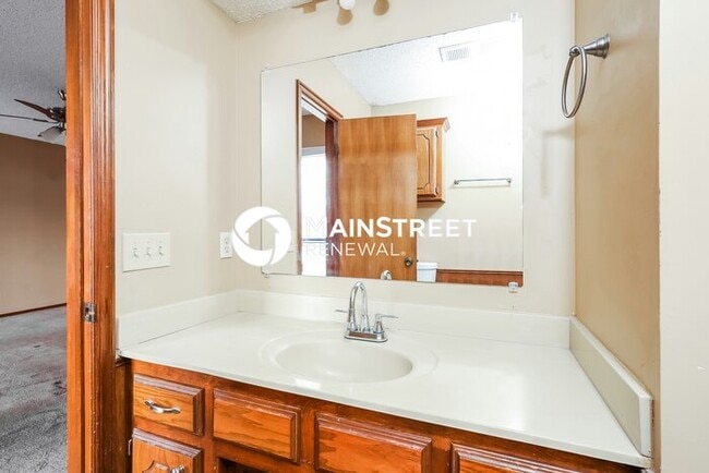 Building Photo - 3 Bedroom Pet-Friendly Home in Oklahoma City, OK with Main Street Renewal