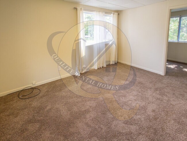 Building Photo - 2145 E McLean Ave