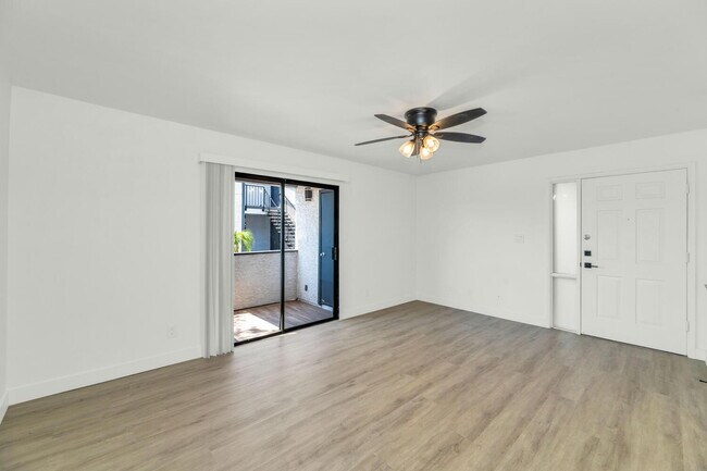 Building Photo - Ground-Floor 1-Bed Condo with Access to Co...