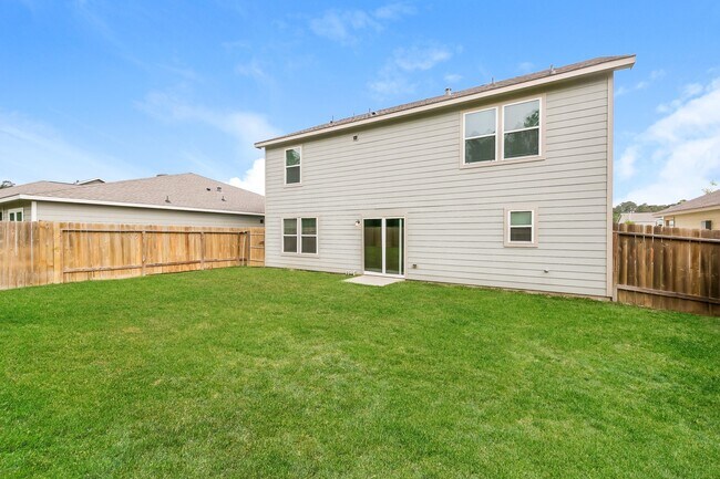 Building Photo - 17640 Cedar Crst Dr