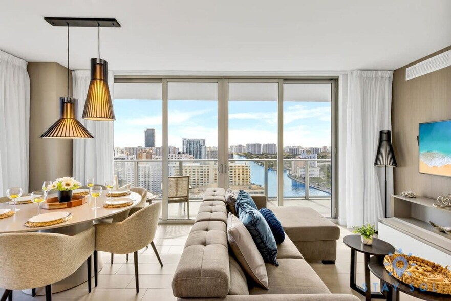 Building Photo - 4010 S Ocean Dr