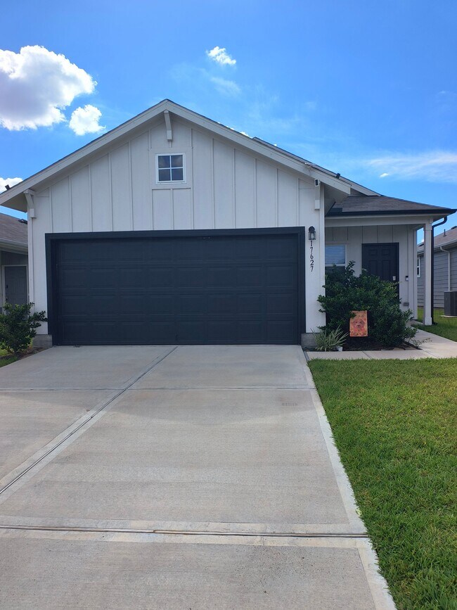 Building Photo - 17627 Gambrel Ln