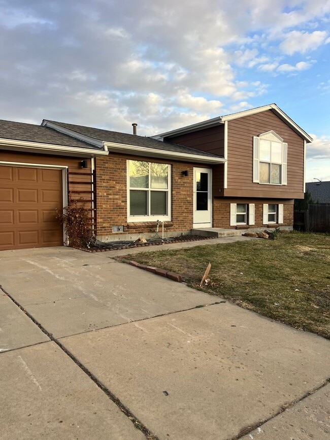 Building Photo - Fresh, Contemporary Remodel with Solar, Walk-In Closets & Great Outdoor Space