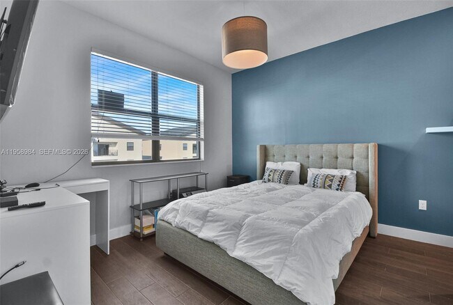 Building Photo - 7865 NW 104th Ave