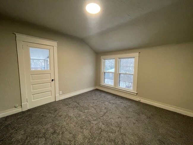 Building Photo - Four Bedroom Home