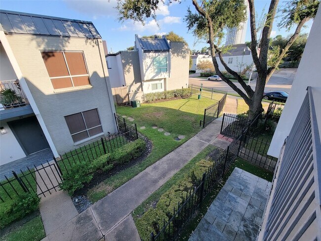 Building Photo - 1300 Augusta Dr