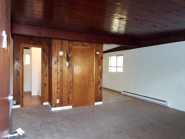 Unit 16 (Studio) - Seabreeze Apartments