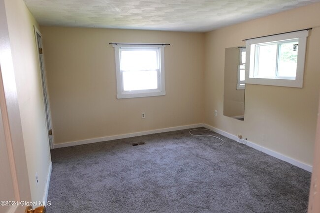 Building Photo - 844 Burden Lake Rd