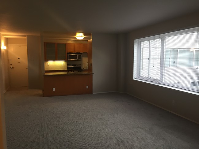 Primary Photo - 150 Font Blvd