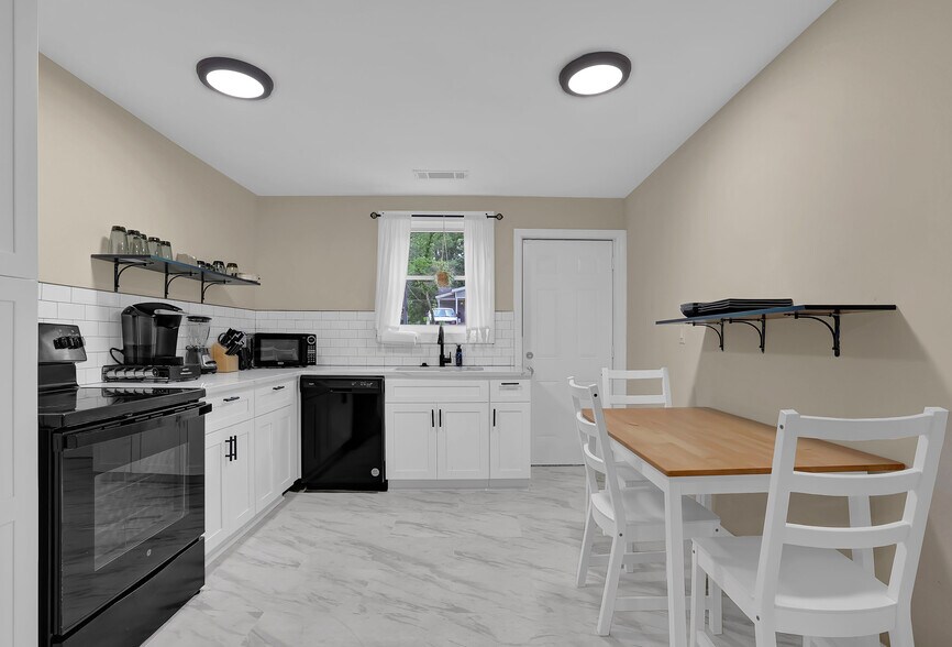 Building Photo - 1268 Ladd St SW