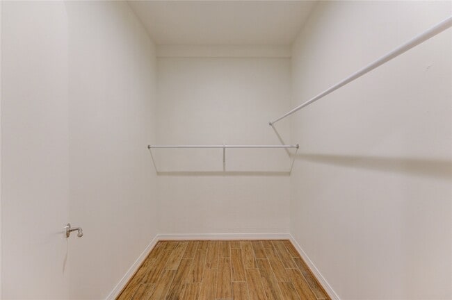 Building Photo - 917 Main St