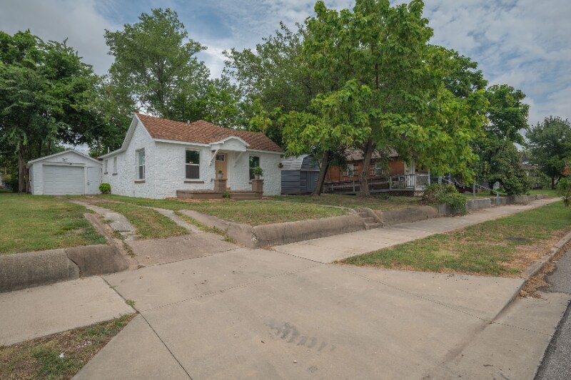 Building Photo - 2118 S Jackson Ave