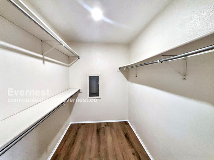 Building Photo - 5538 W Ridgecreek Dr