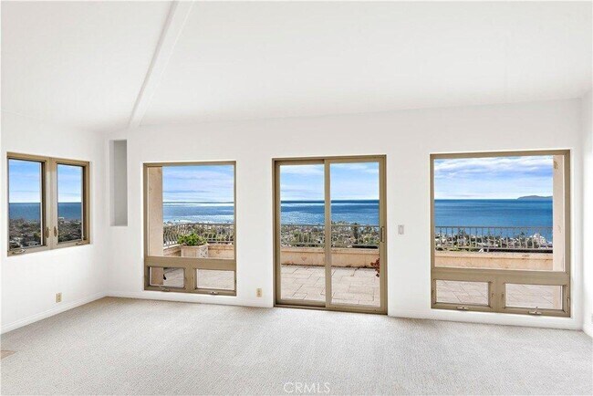 Building Photo - 1060 Skyline Dr