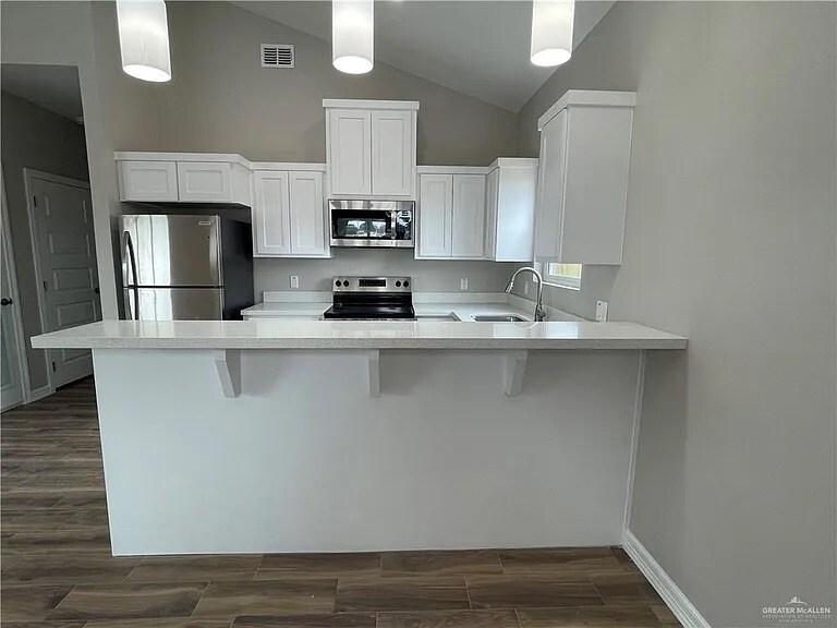 Building Photo - 605 Sparrow Rd