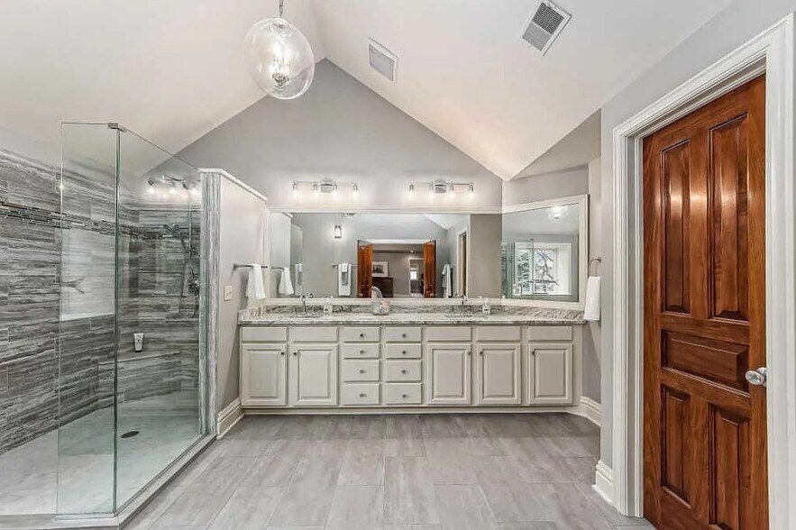 Building Photo - 8034 Balmoral Ct