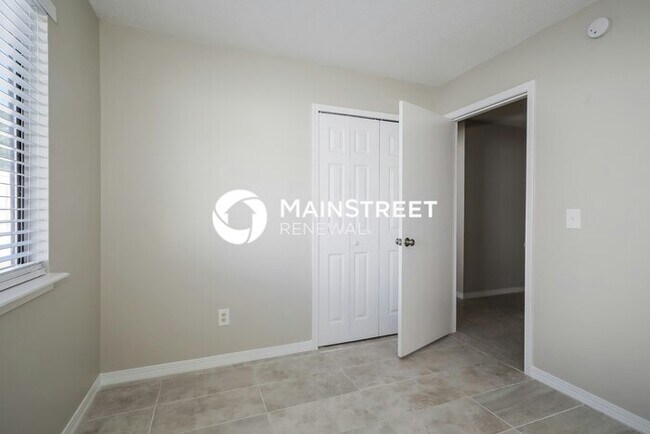 Building Photo - 3 Bedroom Pet-Friendly Home in JACKSONVILLE, FL with Main Street Renewal