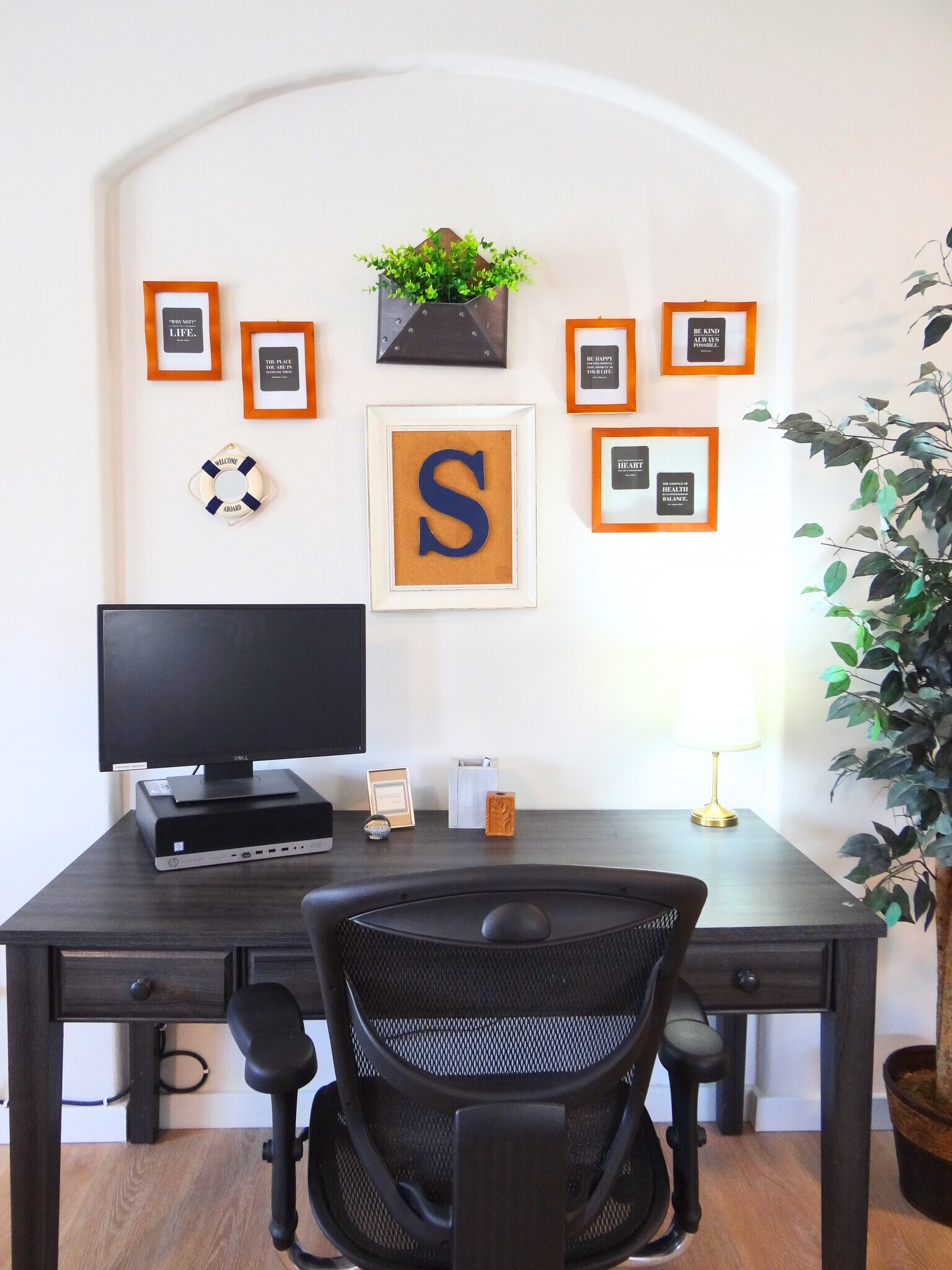 Designated workspace and computer available for your use. Complimentary Wi-fi. - 8941 E 24th Ln