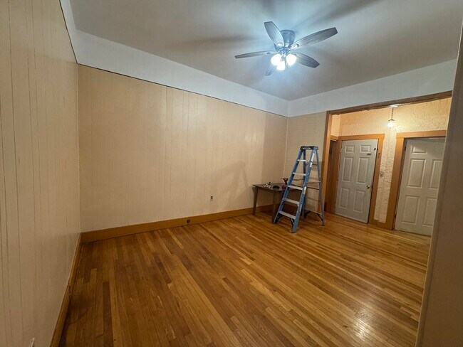 Building Photo - 33 Albion St