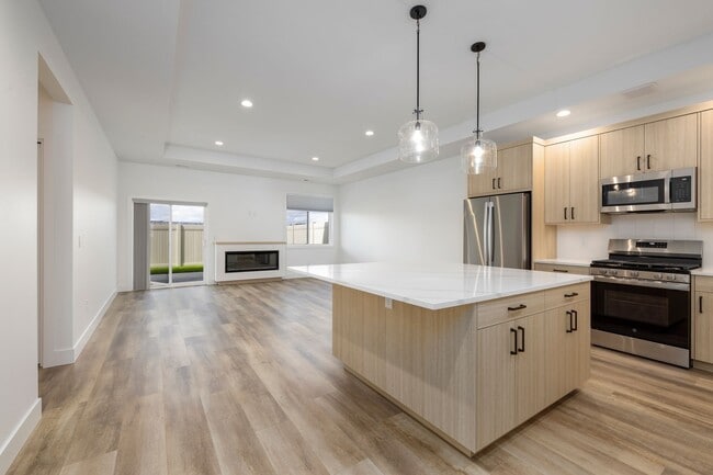 Building Photo - 4607 Pine Crest Dr