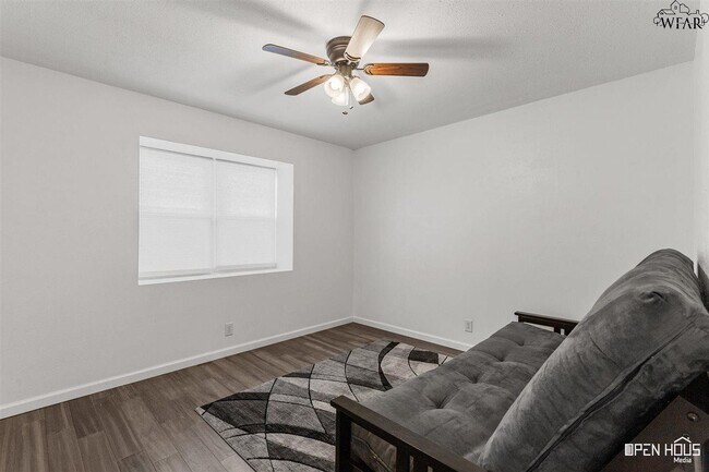 Building Photo - 5504 Hooper Dr