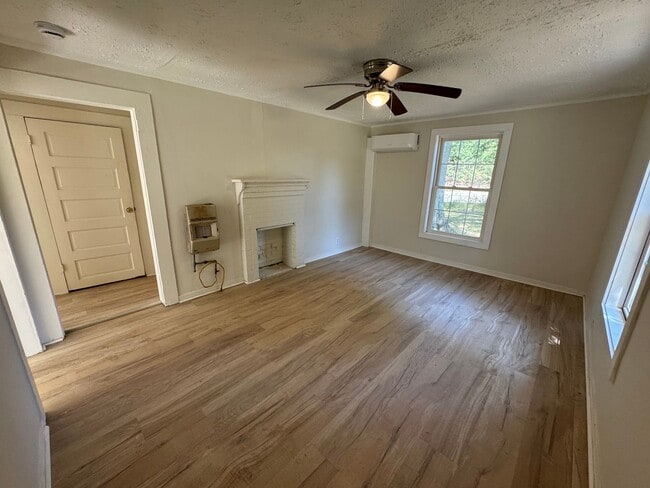 Building Photo - Renovated 3/1 House in North Rome- $1,195