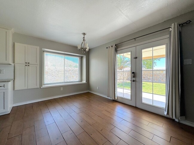 Building Photo - West El Paso 3 bed refrig A/C Home