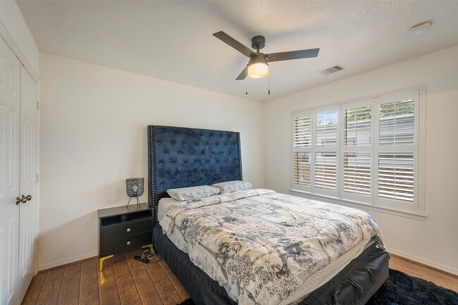 Building Photo - 14311 Islandwoods Dr