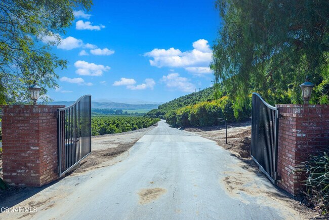 Building Photo - 641 W La Loma Ave