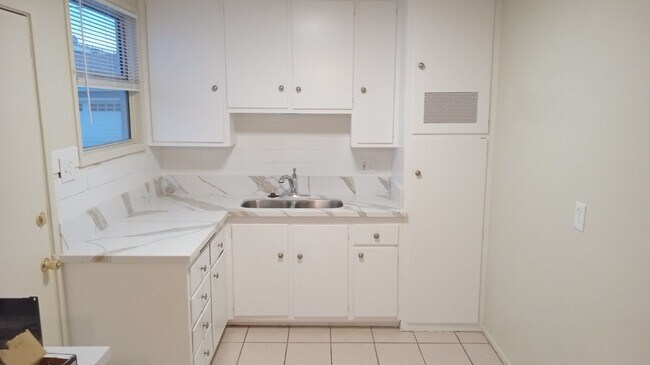 Building Photo - 4768 W 130th St