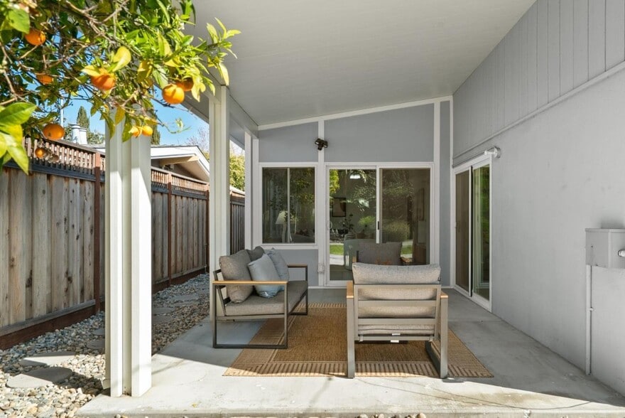 Building Photo - 786 Lakewood Dr