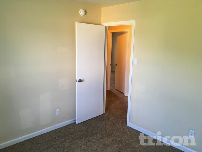 Building Photo - 1829 Oakdale Green Dr