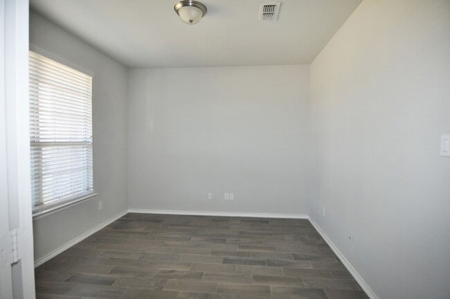 Building Photo - Amazing 4-3.5-2 in North Fort Worth!