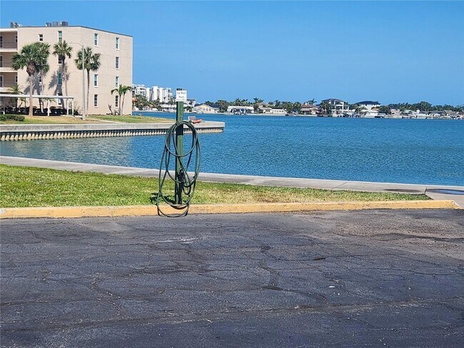 Building Photo - 7645 Sun Island Dr S