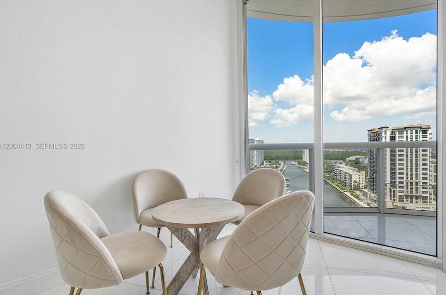 Building Photo - 15811 Collins Ave