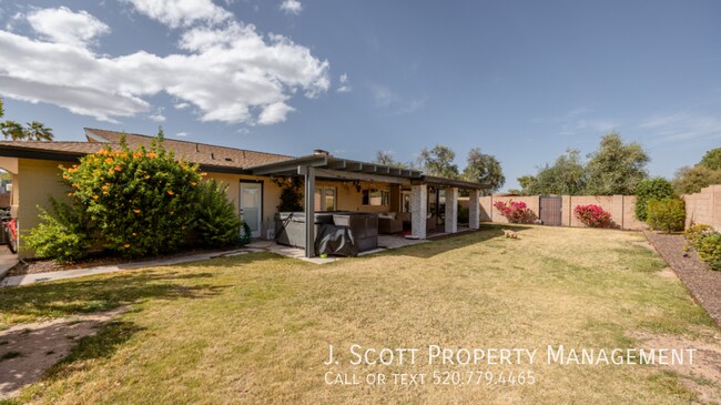 Building Photo - 9059 N Arroya Vista Dr