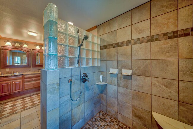 Building Photo - 9 Juniper Ln