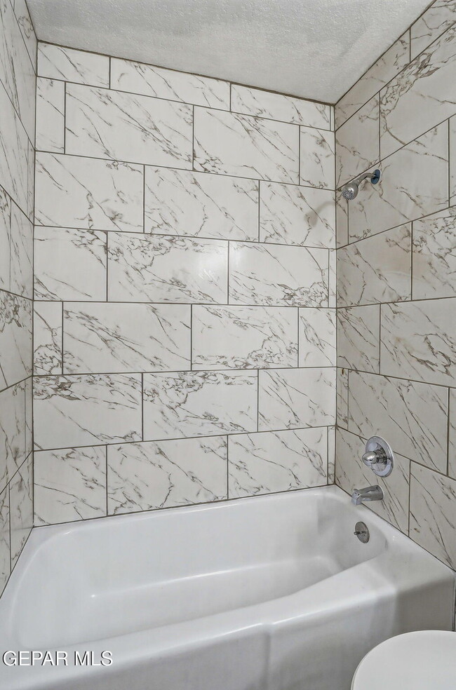 Building Photo - 7129 Orizaba Ave