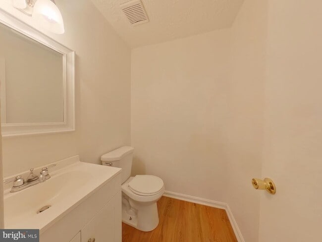 Building Photo - 118 Parkside Dr