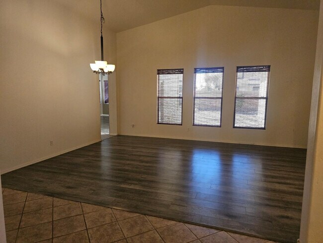 Building Photo - 18515 W Caribbean Ln