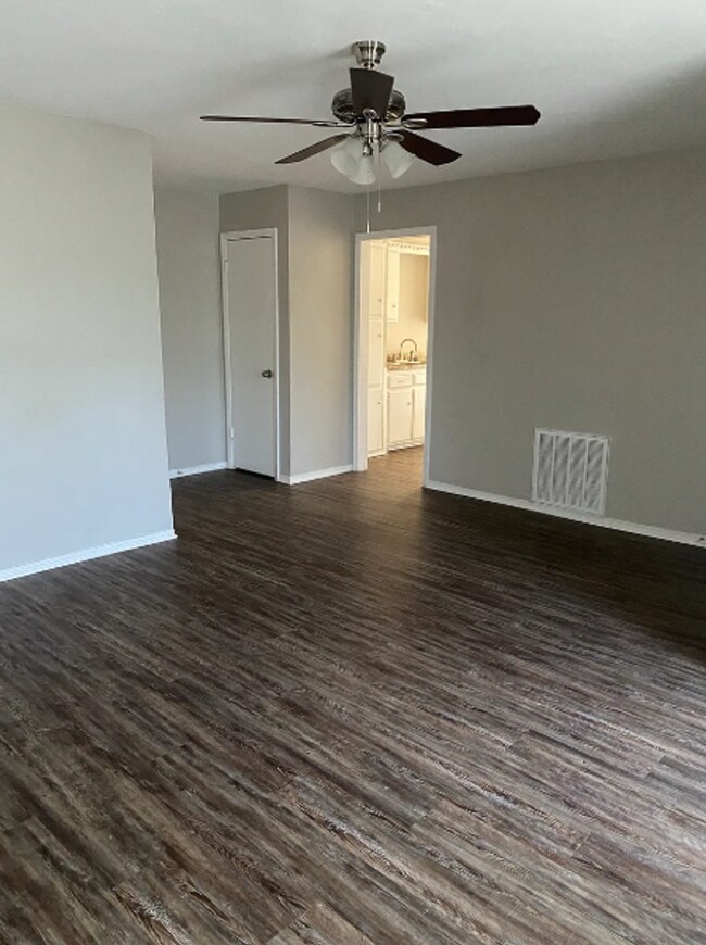 Building Photo - Charming 3-Bed, 2-Bath OKC Home with Fence...