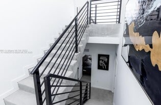 Building Photo - 7107 NE 4th Ct