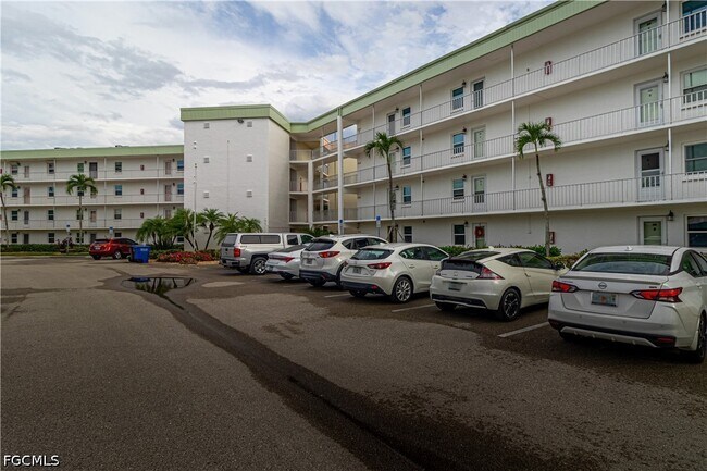 Building Photo - 1580 Pine Valley Dr