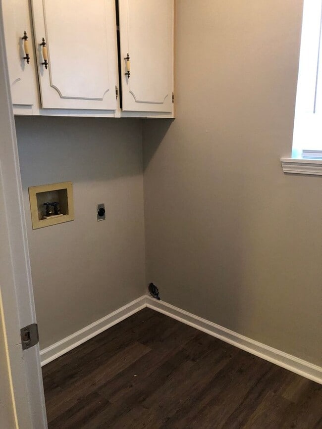 Building Photo - Fully Remodeled 3 Bed / 2 Bath Home in Sea...