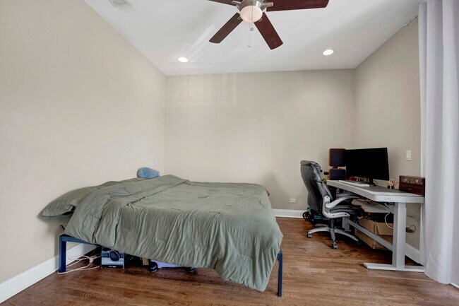 Building Photo - 3505 N Elston Ave