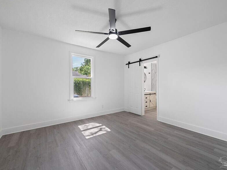 Building Photo - 908 E Lee St