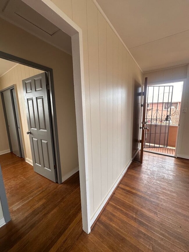 Building Photo - PAPIPI GENDRANO