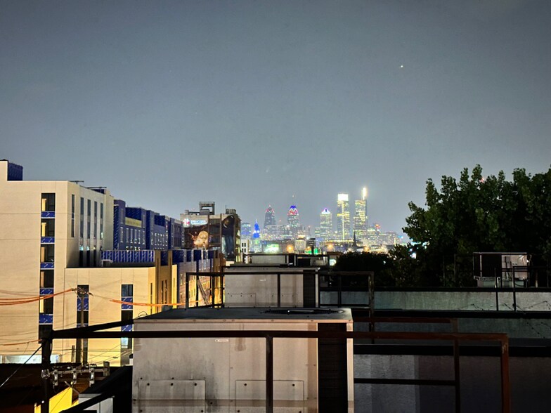 Building Photo - 327 E Allen St