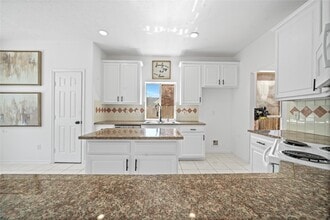 Building Photo - 13623 Country Green Ct